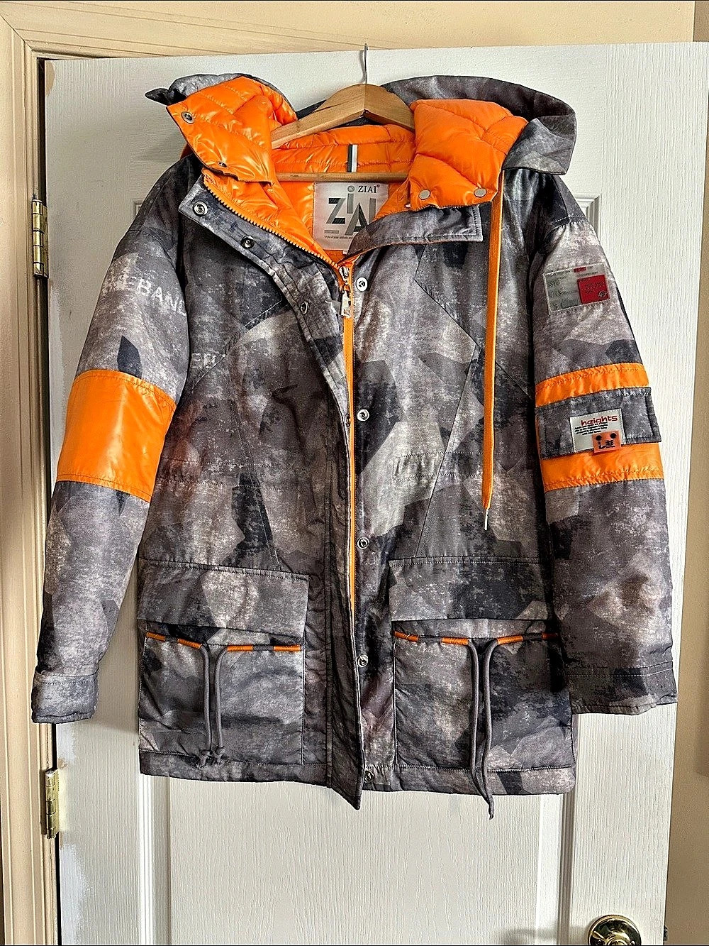 Unisex ZIAI puffer jacket Geometric in Gray & Orange Size Medium NWOT